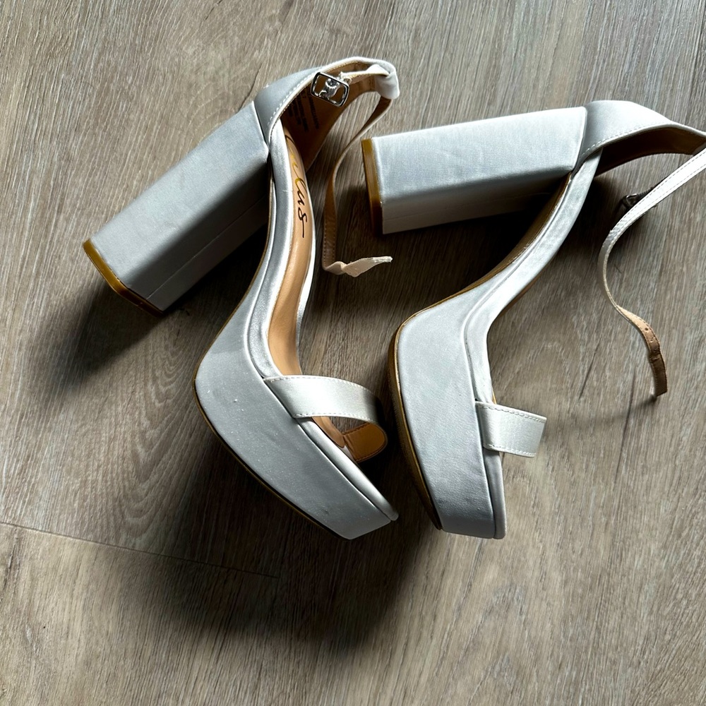 Platform white sandals with block heel